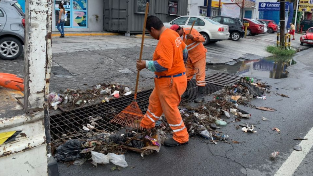 Monterrey-limpia-basura-antes-lluvias