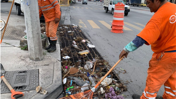 Monterrey-recoge-basura-lluvias