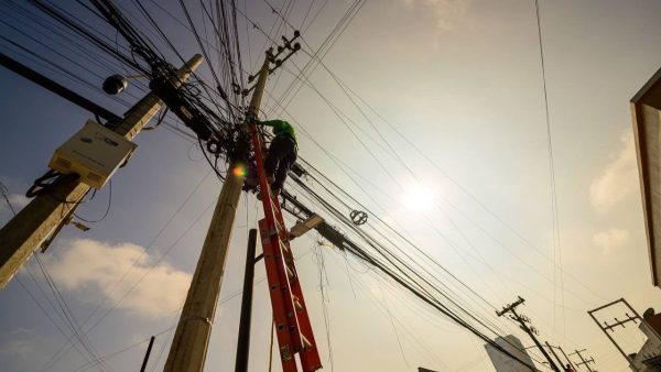 Monterrey reinicia limpieza en zona tec.