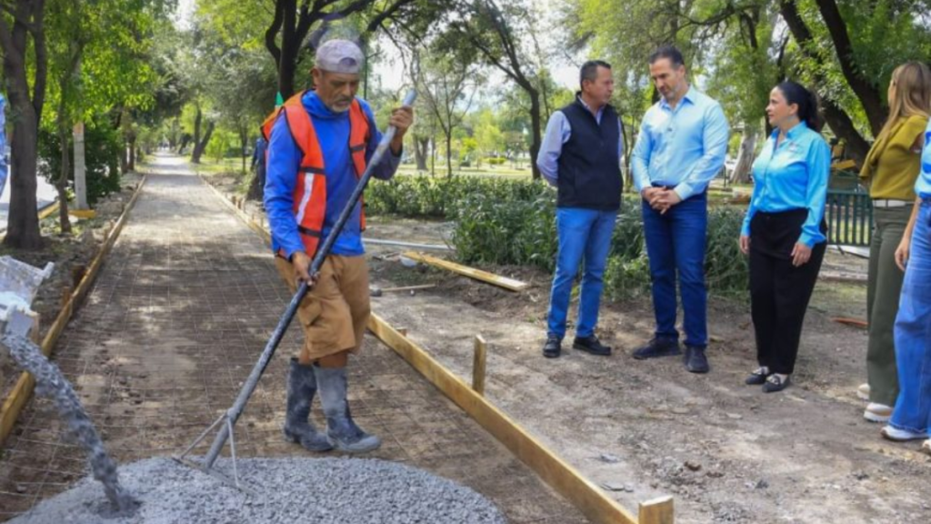 Supervisa Adrián de la Garza operativo de rehabilitación en parque.