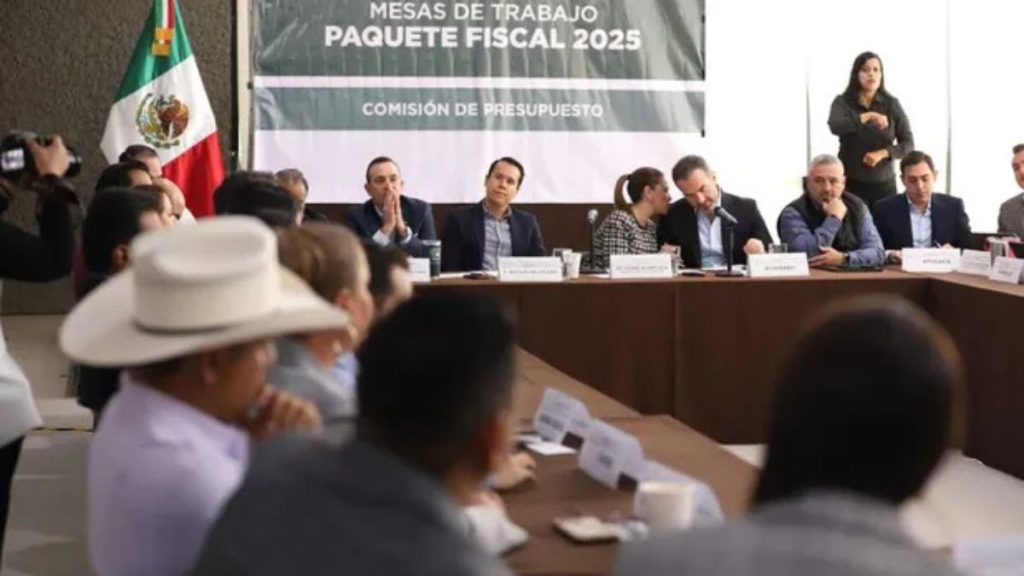 reunión de alcaldes con Congreso para presupuesto 2025 para municipios