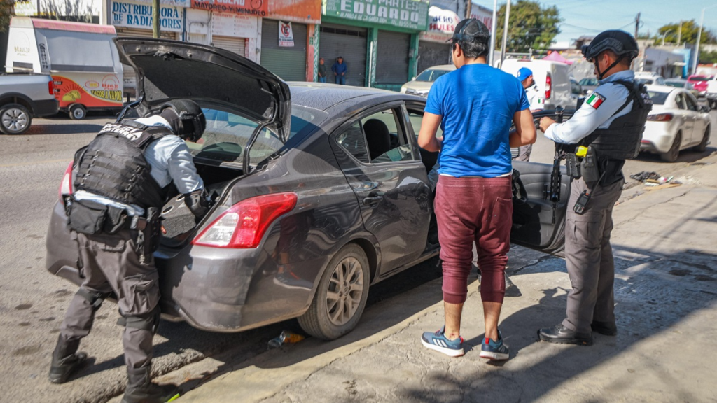 18 detenidos y negocios clausurados, resultado de operativo en Monterrey