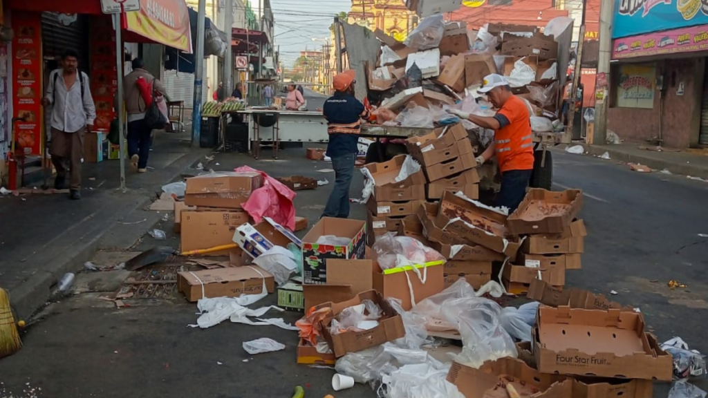 Monterrey recolecta 22 toneladas de basura tras año nuevo.