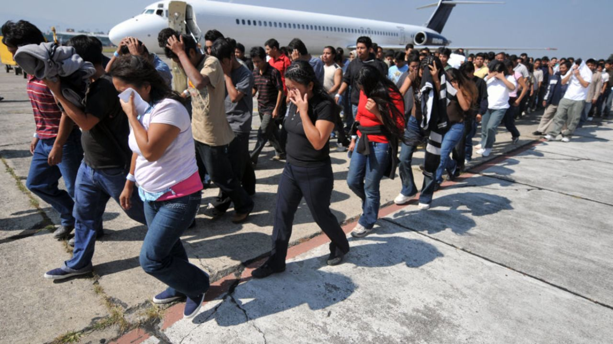 Deportan a Más de 500 Migrantes con Antecedentes Delictivos en Estados Unidos